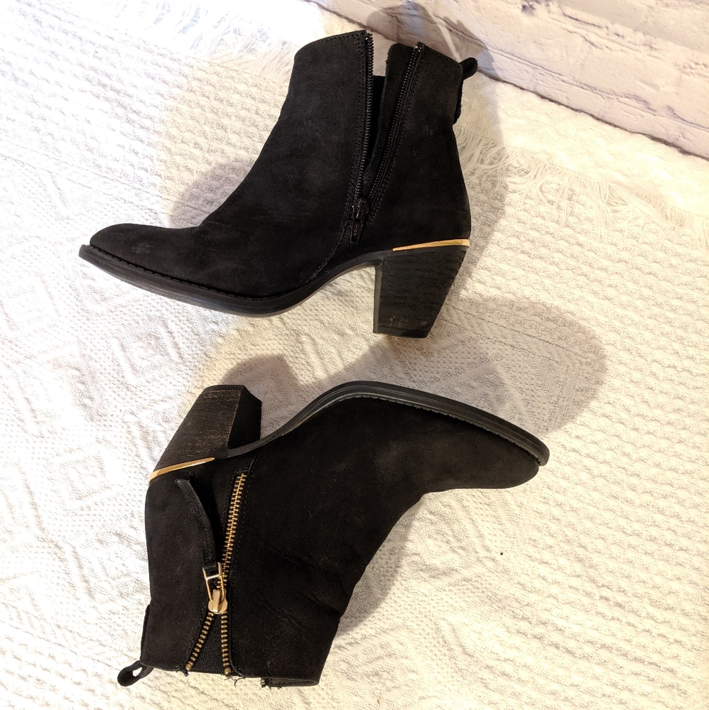 Leather Steve Madden booties 21/2" heel size 8